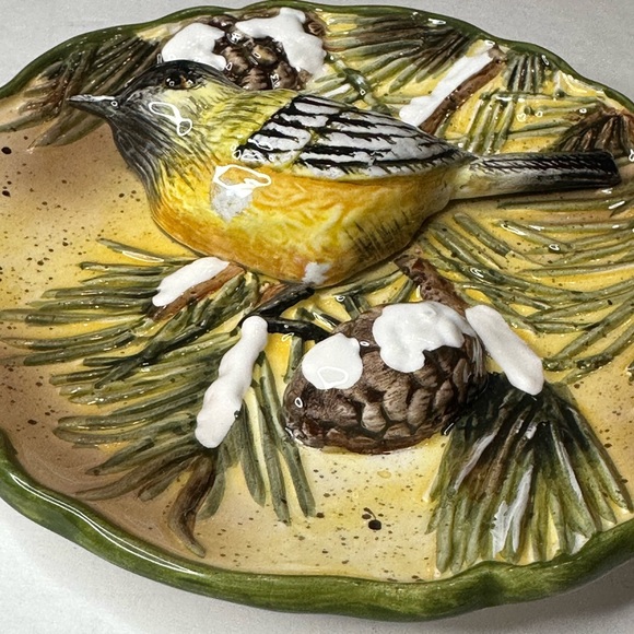 Ganz Song Bird 3D Wall Hanging Snow Covered Pine Tree - Picture 2 of 5